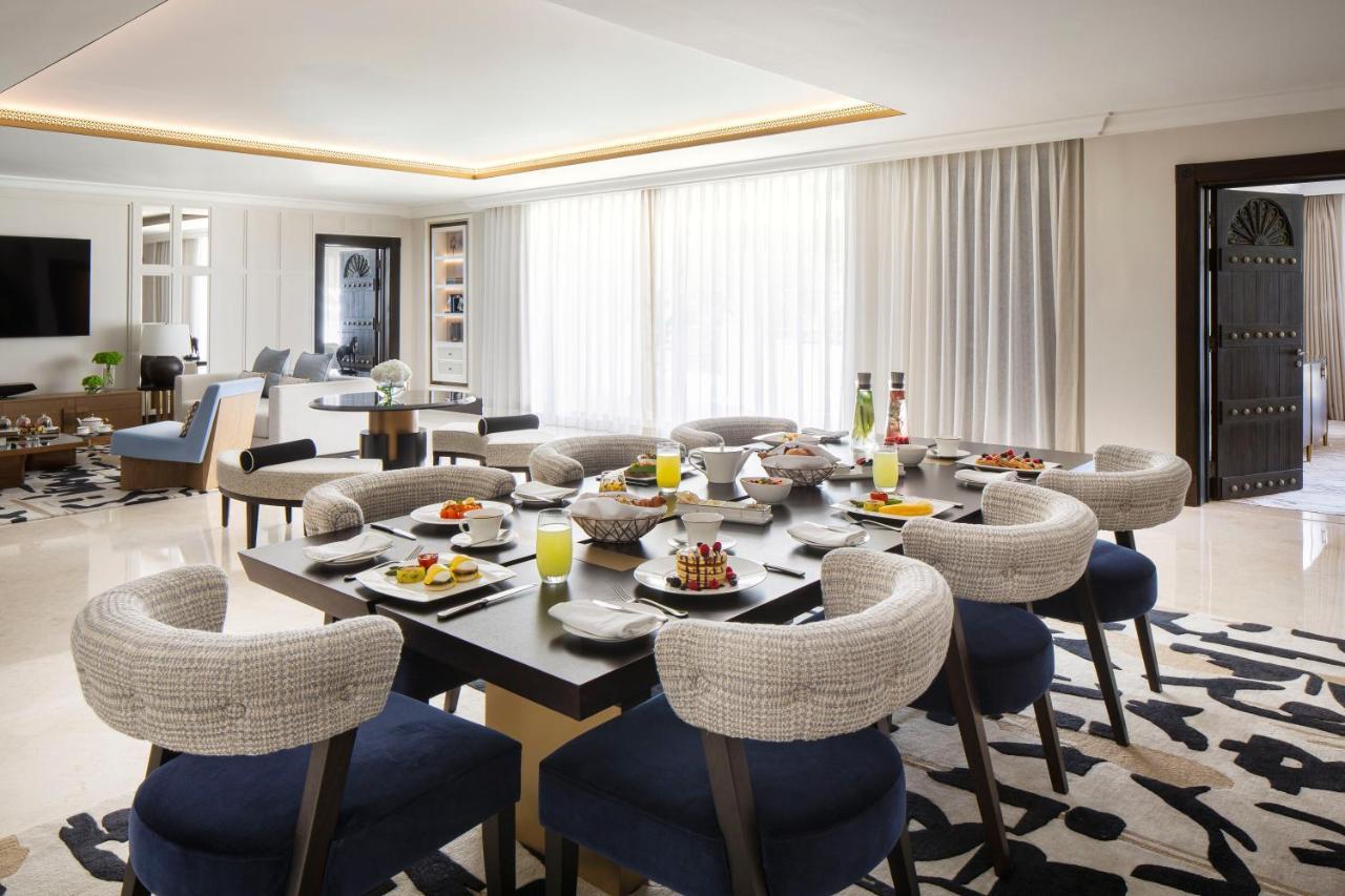 Jumeirah Dar Al Masyaf Ντουμπάι Εξωτερικό φωτογραφία The dining room of a suite at the hotel