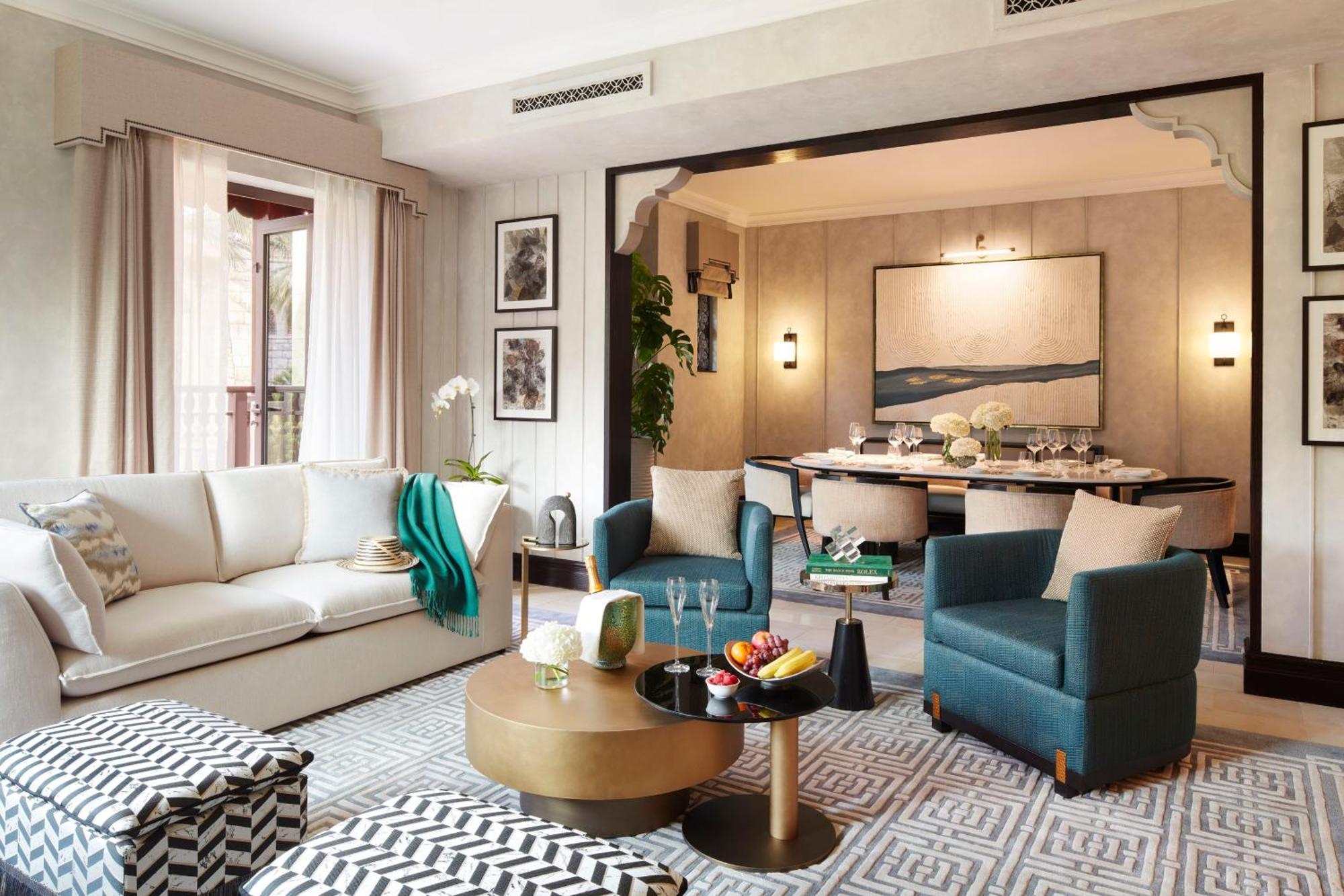 Jumeirah Dar Al Masyaf Ντουμπάι Εξωτερικό φωτογραφία The living room of a suite at the hotel