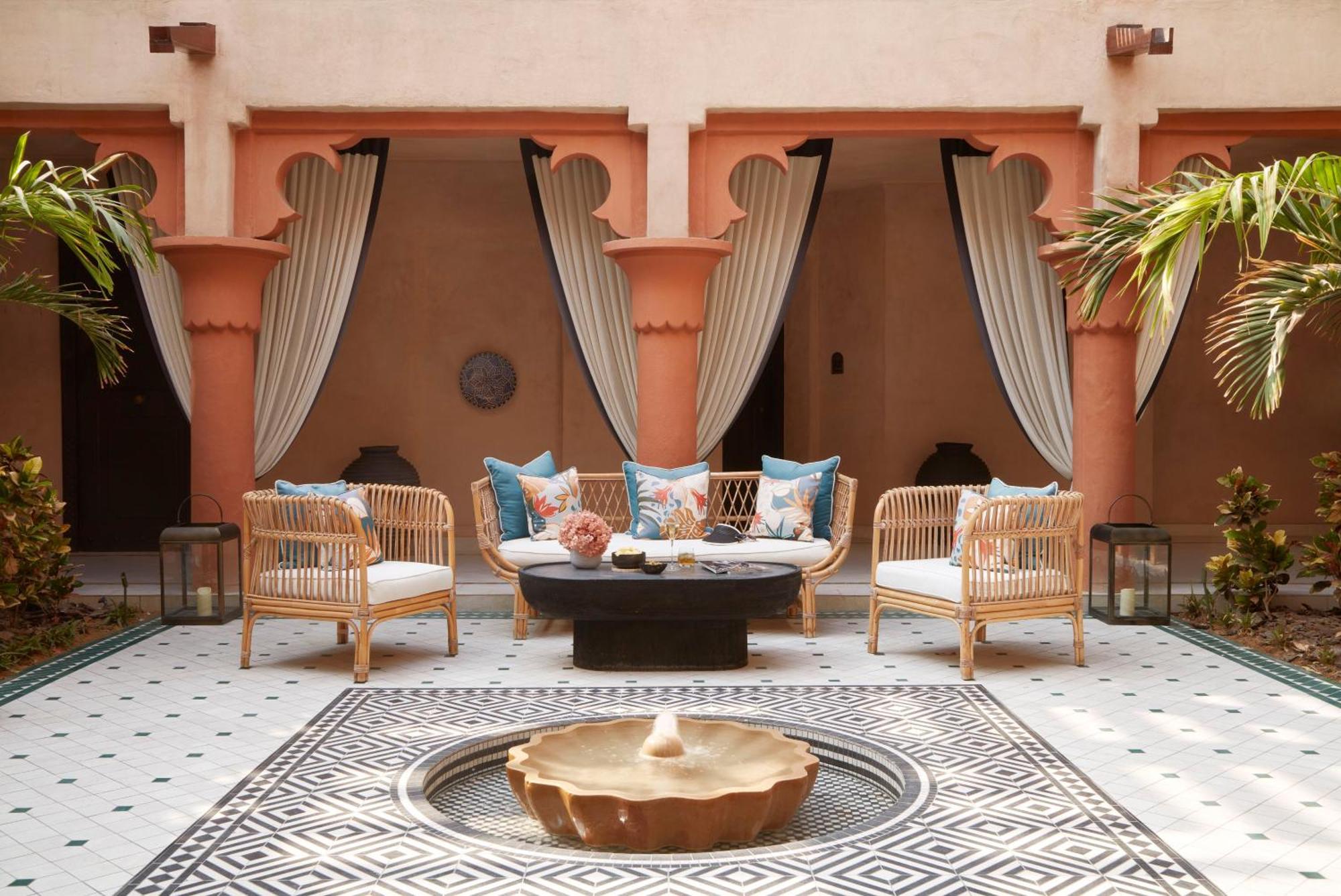Jumeirah Dar Al Masyaf Ντουμπάι Εξωτερικό φωτογραφία The courtyard at the B2 boutique hotel
